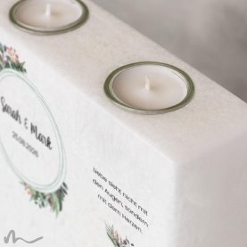 Hochzeitskerze breites Holzelement Blätterprint 20 x 20 cm